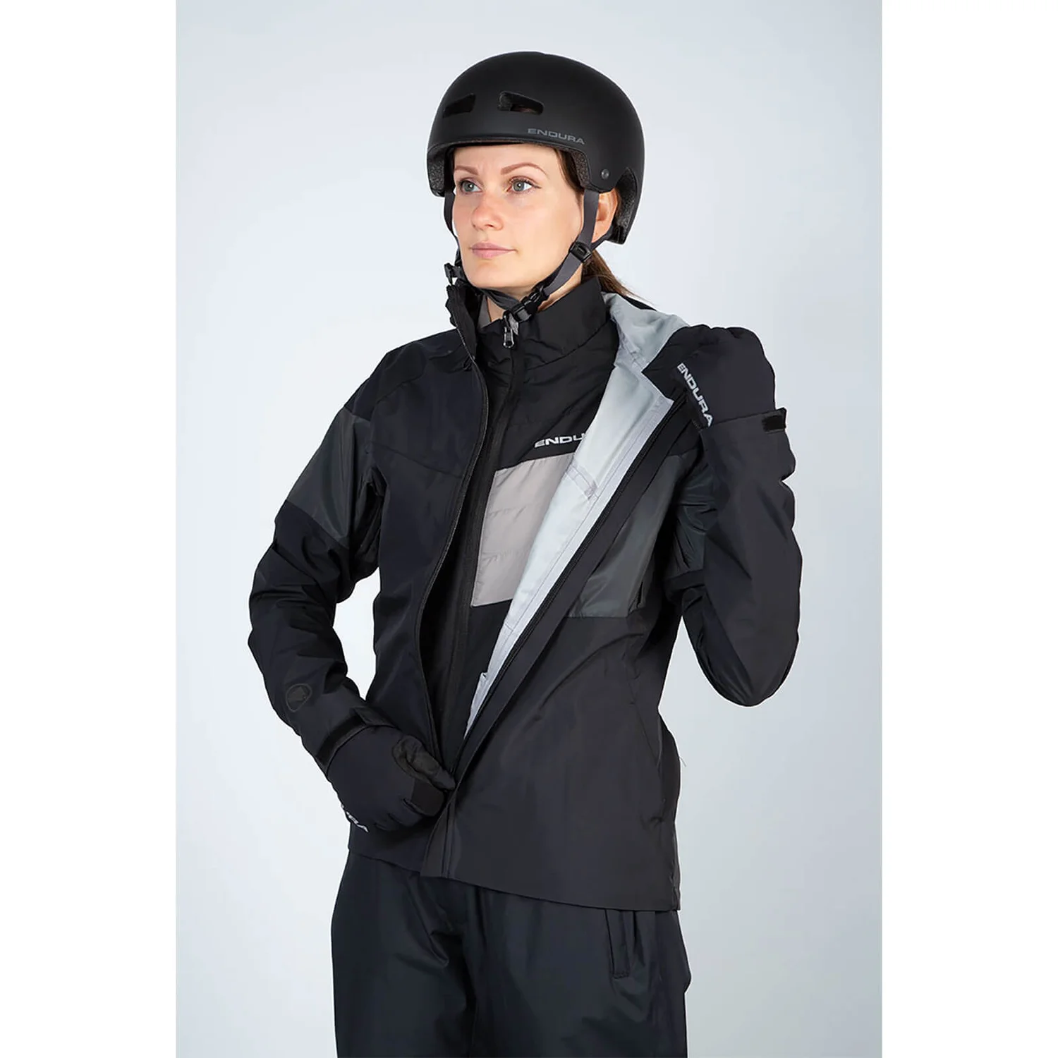 Endura Women's Urban Luminite 3 In 1 Jacket II - Black 8 Endura Women's Urban Luminite 3 In 1 Jacket II - Black - Image 6