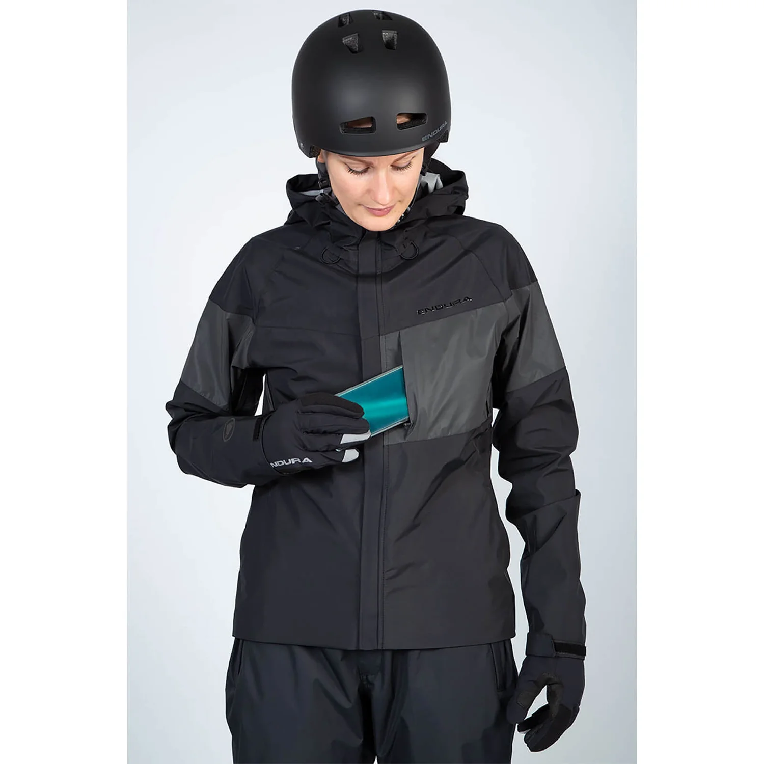 Endura Women's Urban Luminite 3 In 1 Jacket II - Black 6 Endura Women's Urban Luminite 3 In 1 Jacket II - Black - Image 4