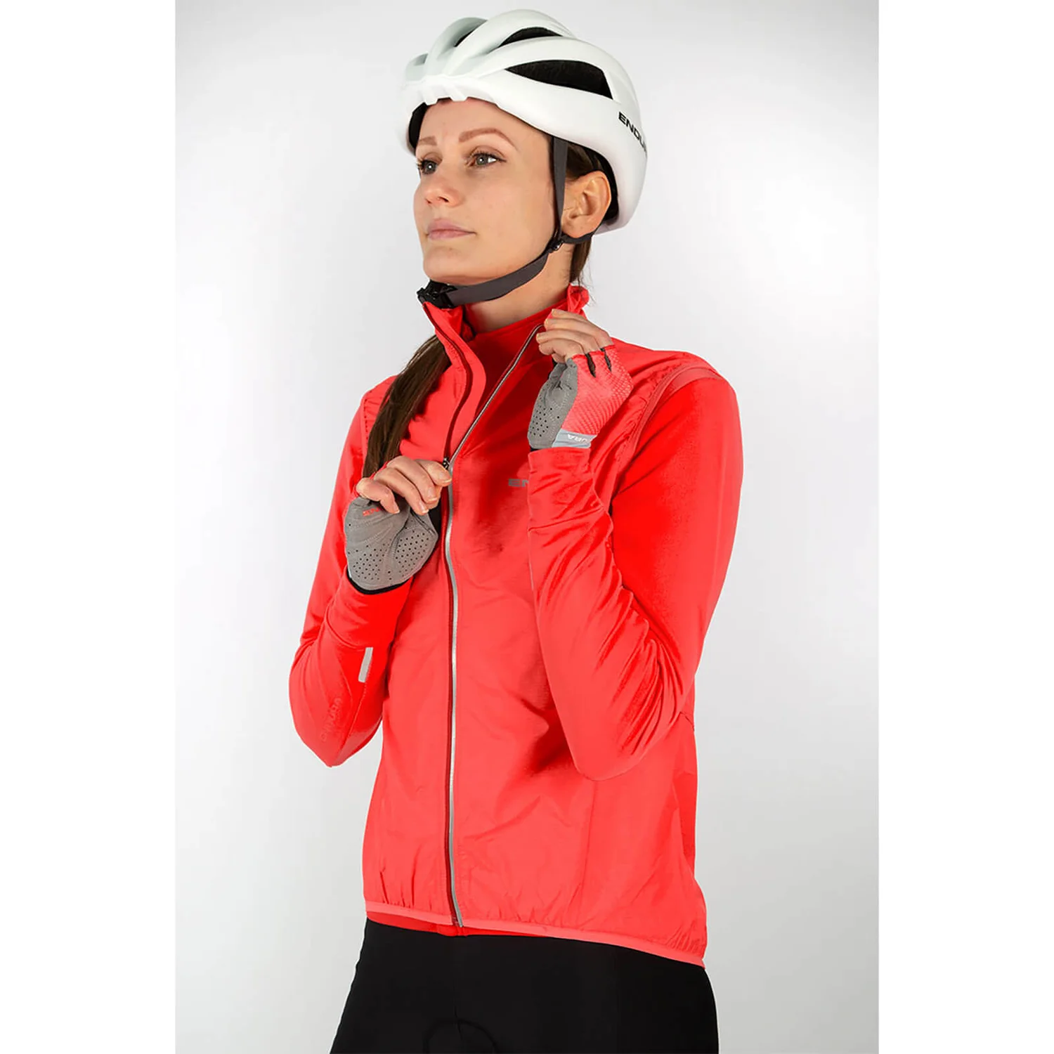 Endura Women's Pakagilet - Hi-Viz Coral 5 Endura Women's Pakagilet - Hi-Viz Coral - Image 3