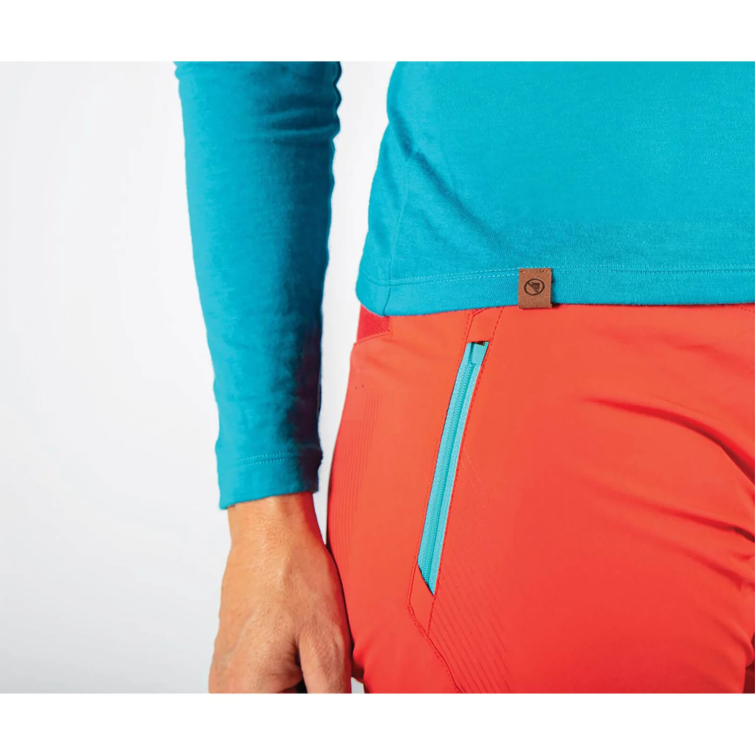 Endura Women's BaaBaa Blend L/S Baselayer - Pacific Blue 7 Endura Women's BaaBaa Blend L/S Baselayer - Pacific Blue - Image 5