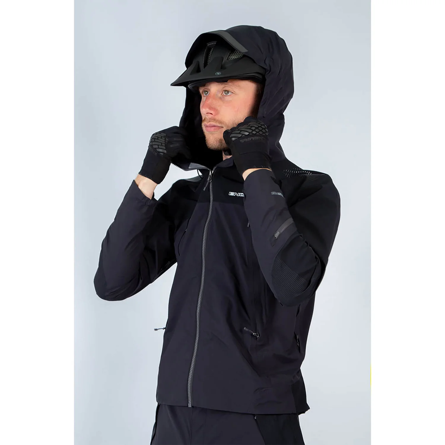 Endura MT500 Waterproof One Piece II - Black 6 Endura MT500 Waterproof One Piece II - Black - Image 4