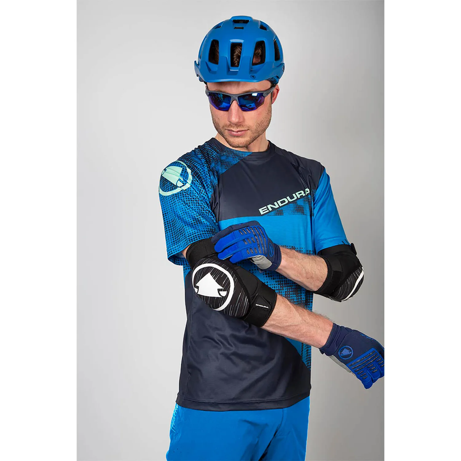 Endura SingleTrack Helmet II - Azure Blue 5 Endura SingleTrack Helmet II - Azure Blue - Image 3