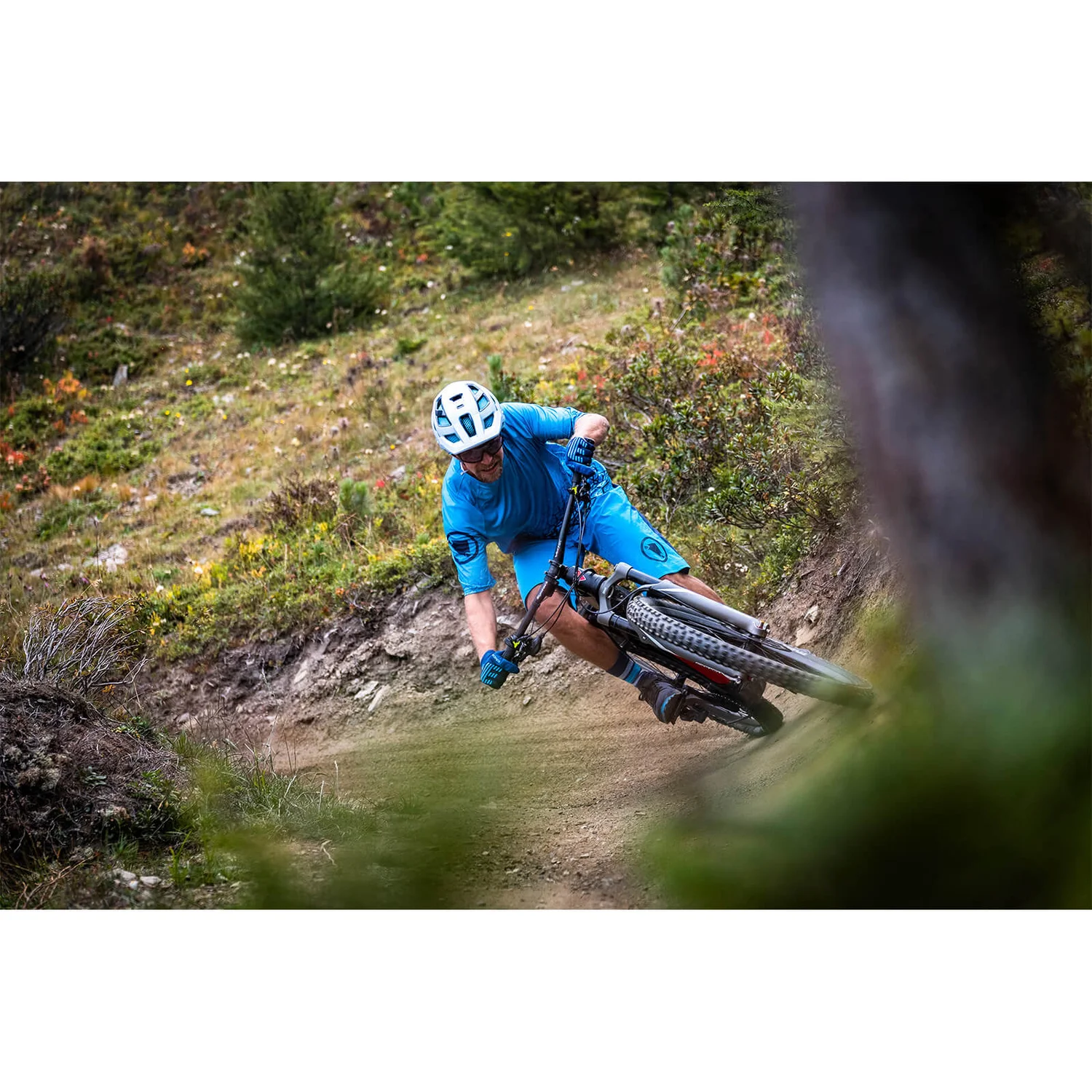 Endura SingleTrack Print Tee LTD - Electric Blue 5 Endura SingleTrack Print Tee LTD - Electric Blue - Image 3